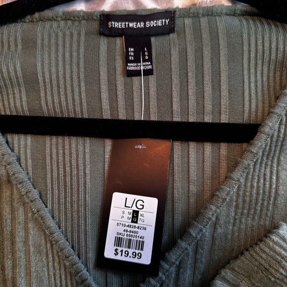 NWT Green Sweater - Picture 2 of 4